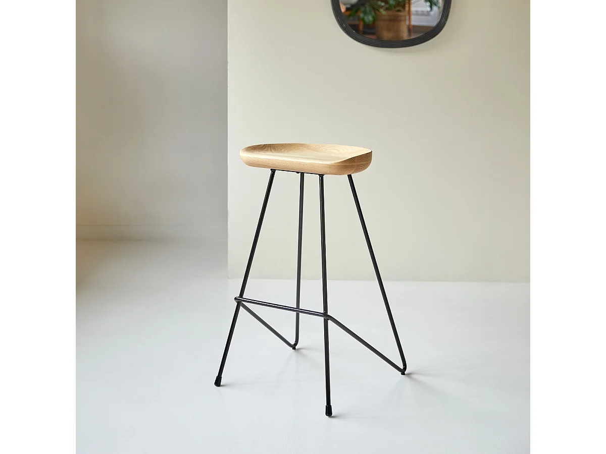 Mari - High stool in solid ash and black metal