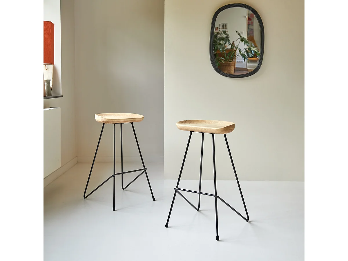 Mari - High stool in solid ash and black metal