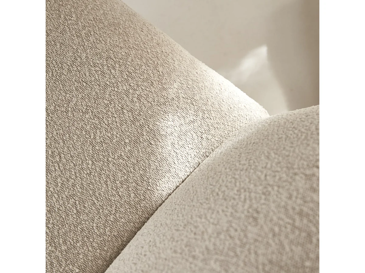 Poltrona in legno massello di mindi con tessuto bouclé écru Folk, 1 posto