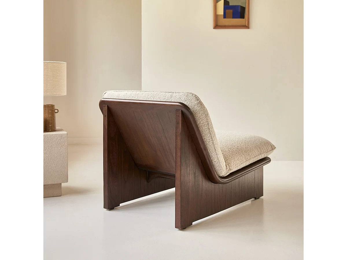 Poltrona in legno massello di mindi con tessuto bouclé écru Folk, 1 posto