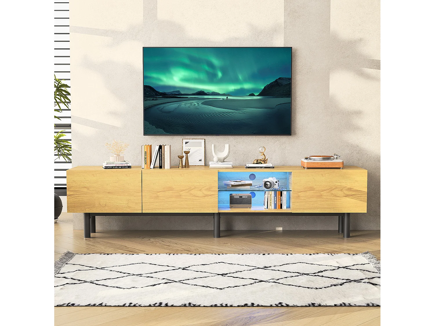 Móvel de TV moderno de 175x31x41 cm com iluminação LED, em madeira com portas e compartimento, nas cores preto e madeira.