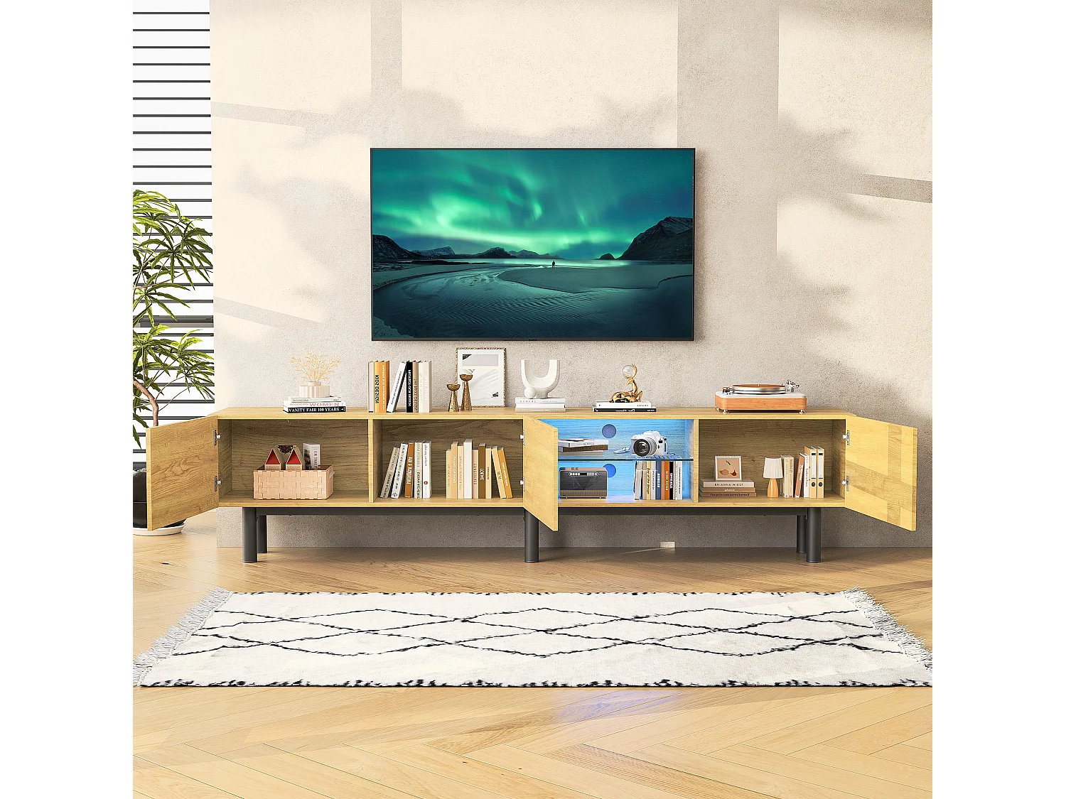 Móvel de TV moderno de 175x31x41 cm com iluminação LED, em madeira com portas e compartimento, nas cores preto e madeira.