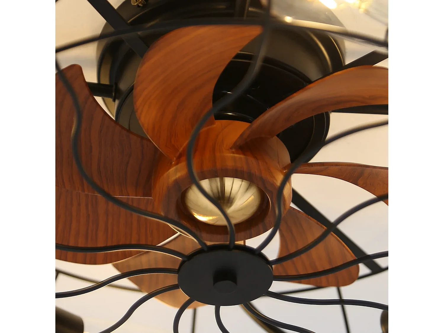 Ventilateur de plafond 50.8cm 7 pales avec 4 lampes et télécommande, Moteur DC réversible, noir et marron