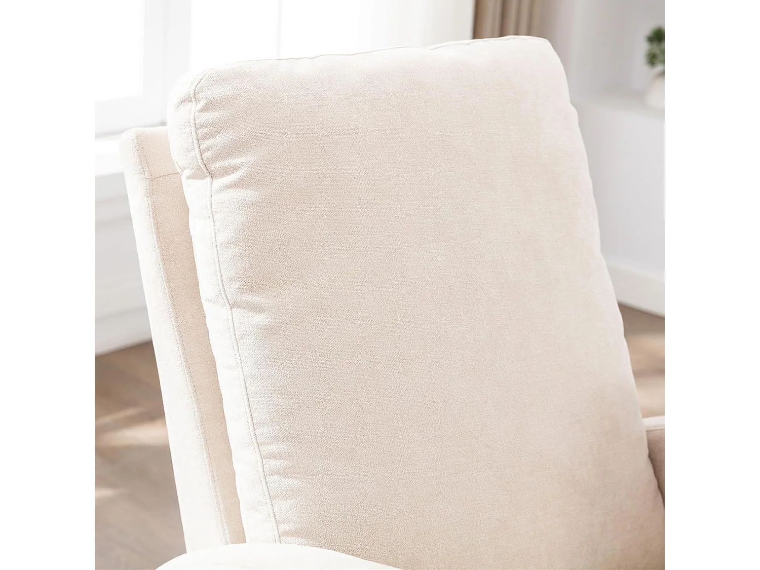 Mecedora con cojín arqueado de felpa, sillón relajante con reposabrazos, beige