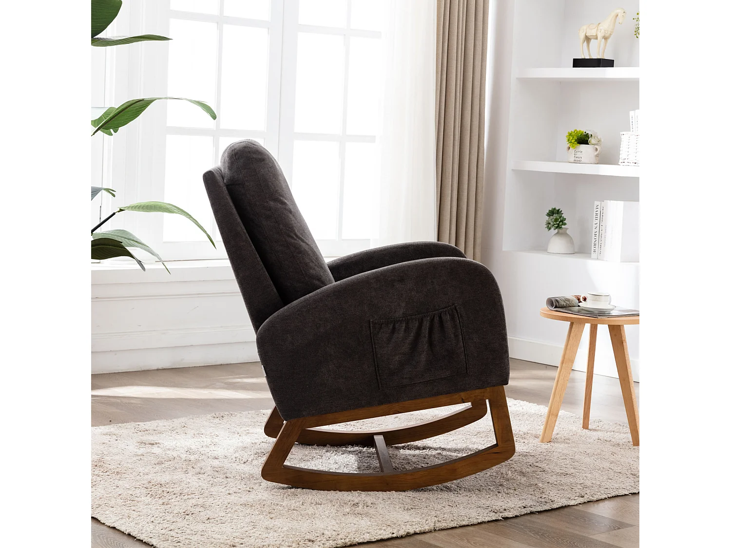 Fauteuil à bascule Confortable, Cadre de Bois,avec Rembourrage Moelleux et Poches Latérales, marron