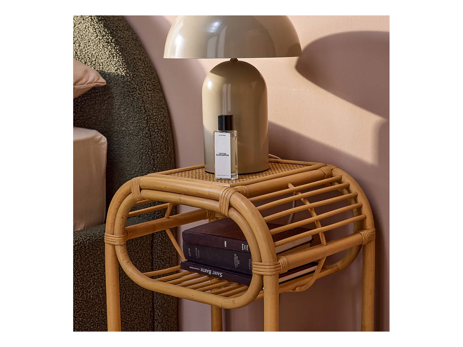 Comodino in rattan naturale curvato 1 ripiano 1 nicchia, marrone