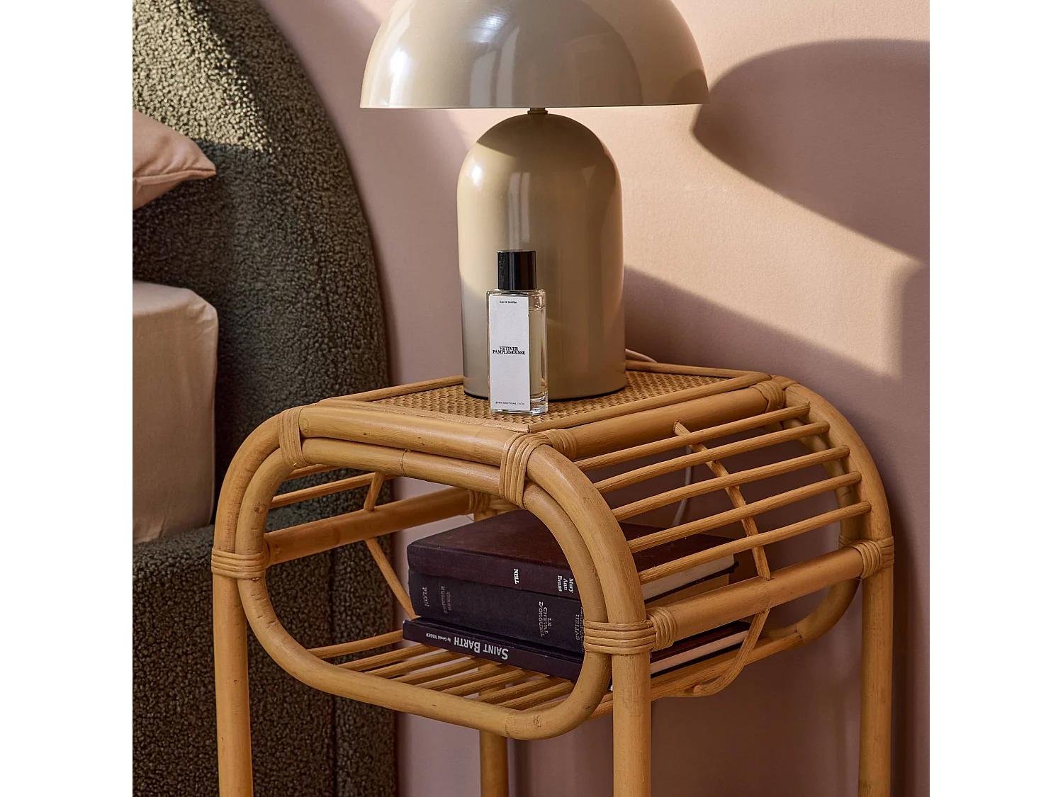 Table de chevet rotin naturel courbé 1 étagère 1 niche L 40 x P 30 x H 50cm - Serang