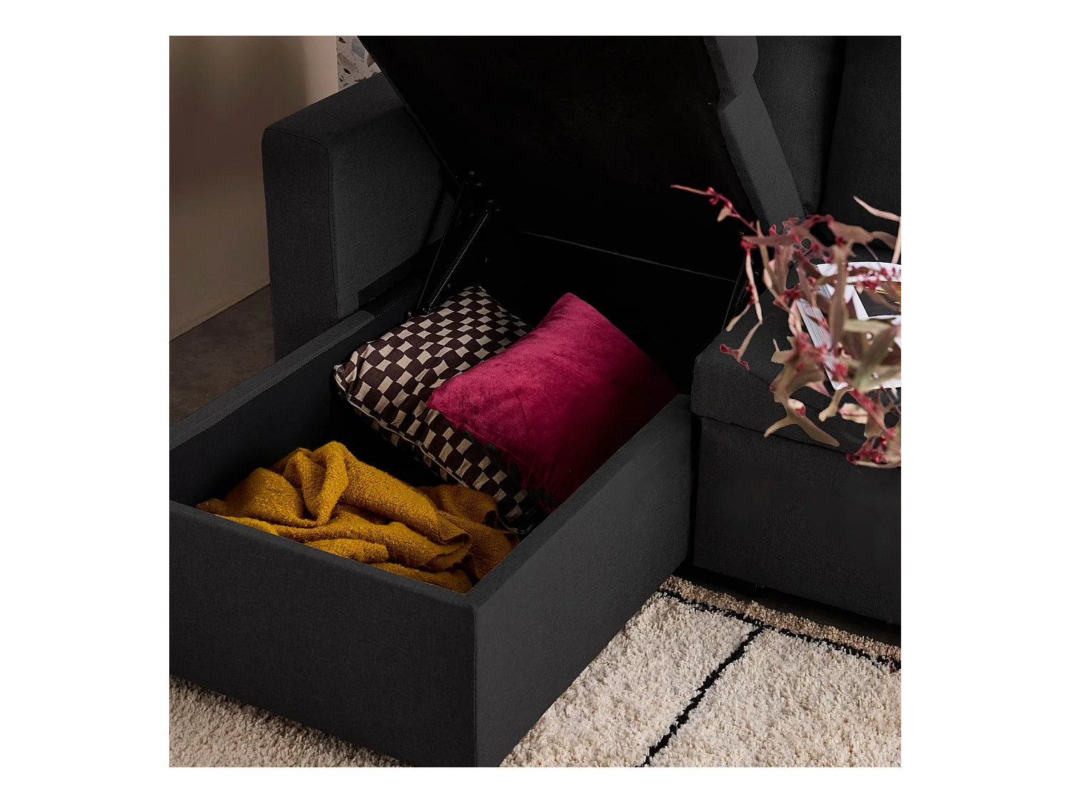 Canapé d'angle SMILE convertible réversible compact 3 places en tissu noir. L 213.5 x P 136.5 x H 83cm. avec coffre de rangement