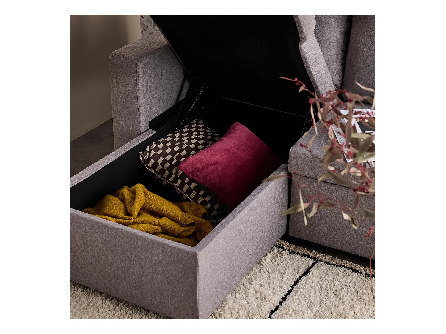 Canapé d'angle SMILE convertible réversible compact 3 places en tissu gris clair. L 213.5 x P 136.5 x H 83cm. avec coffre de rangement