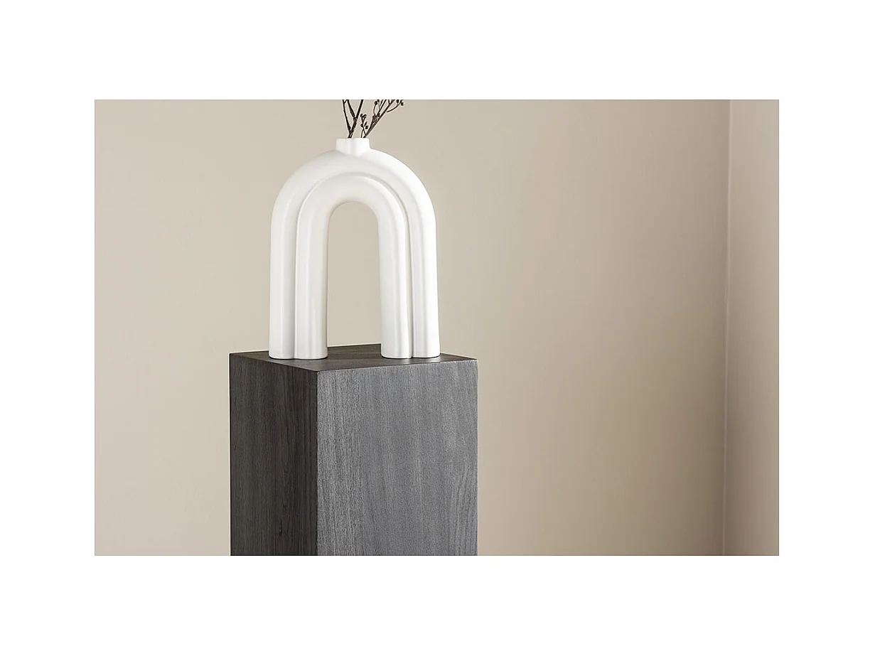 Mesa de esquina RamsvikL con pedestal negro.