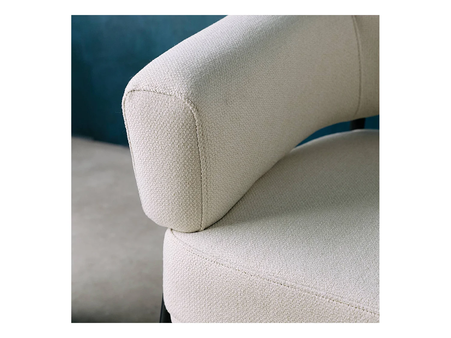 Fauteuil tissu blanc dossier incurvé piétement métal L 81.5 x P 72.5 x H 69 cm - Cristo