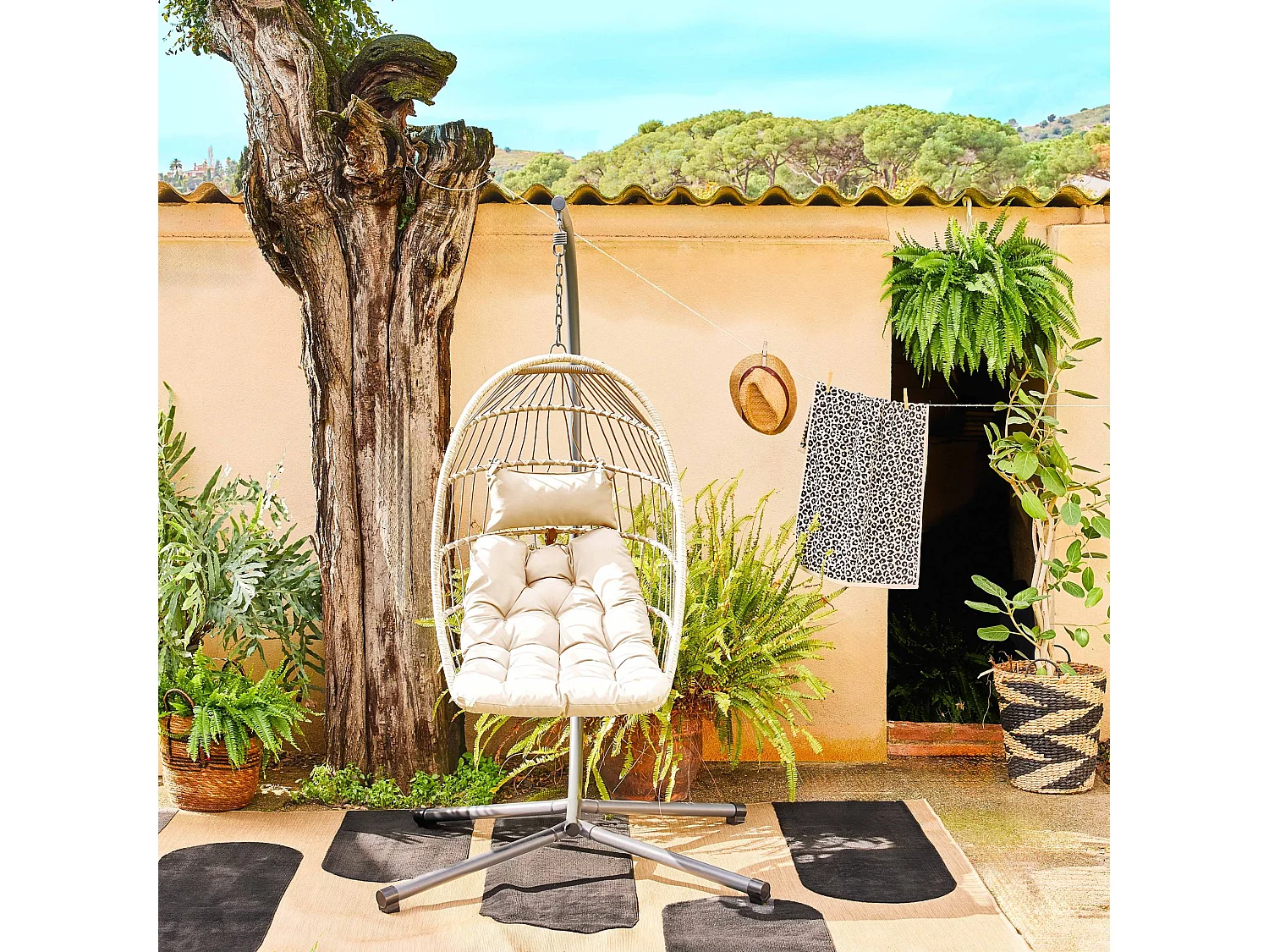 Fauteuil œuf suspendu beige TOSCANA acier. osier. polyester. 105 x 105 x 196 cm