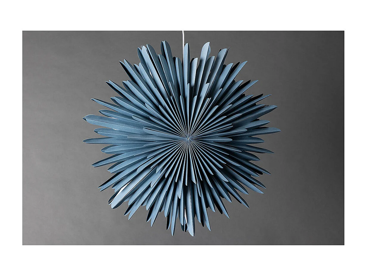 Estrella de Navidad Sälen con colgante de papel ligero Ø60cm color azul.
