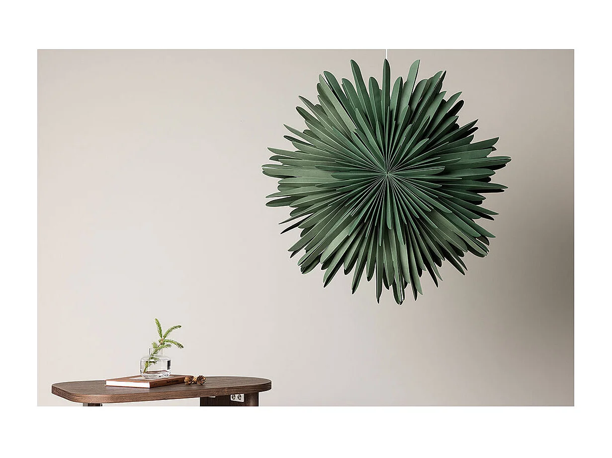 Estrella de Navidad Sälen con colgante de papel ligero Ø80cm verde.