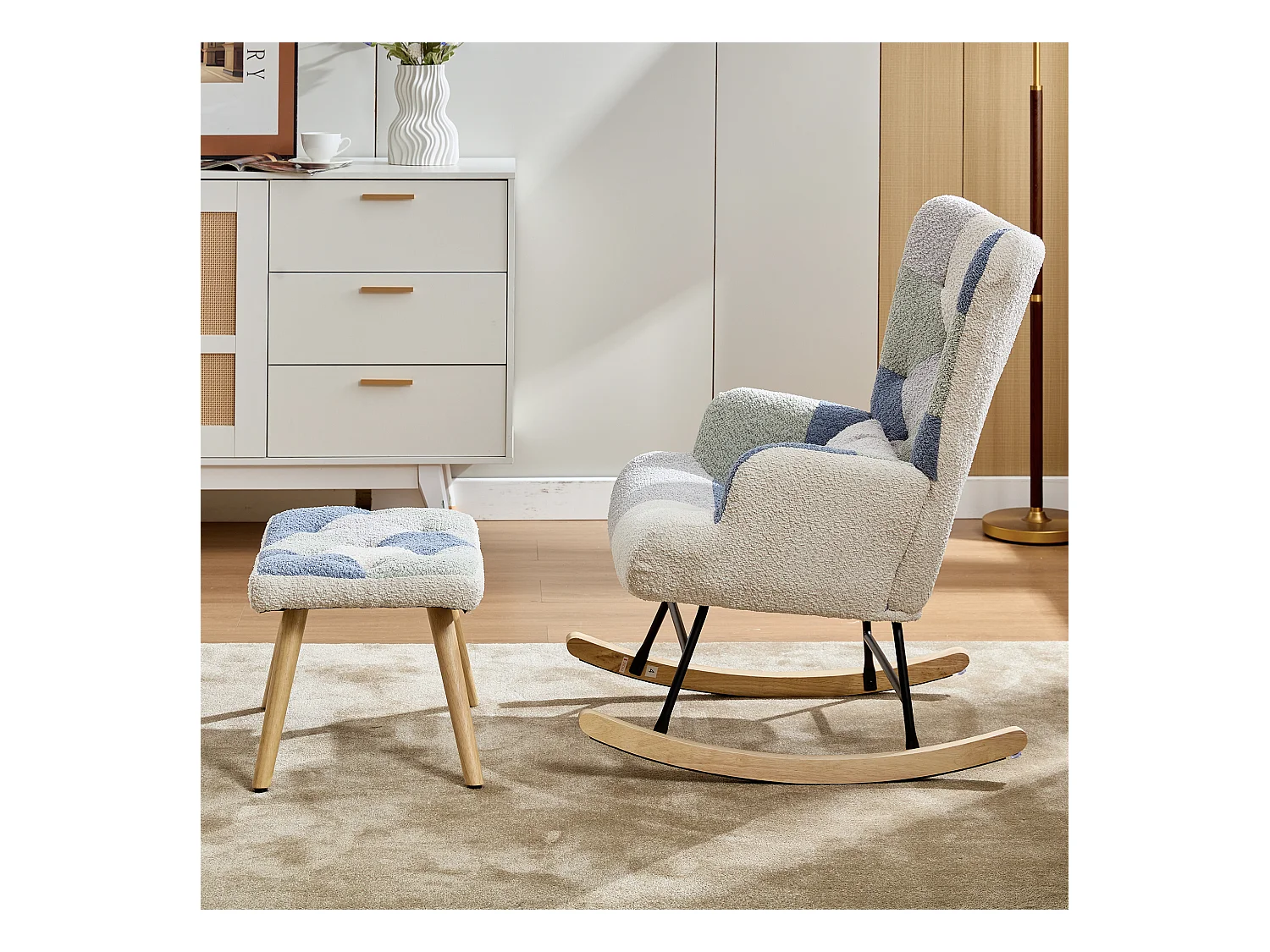 Fauteuil à bascule, rocking chair avec 1 coussin lombaire et tabouret, cadre en métal et pieds en bois, beige+bleu