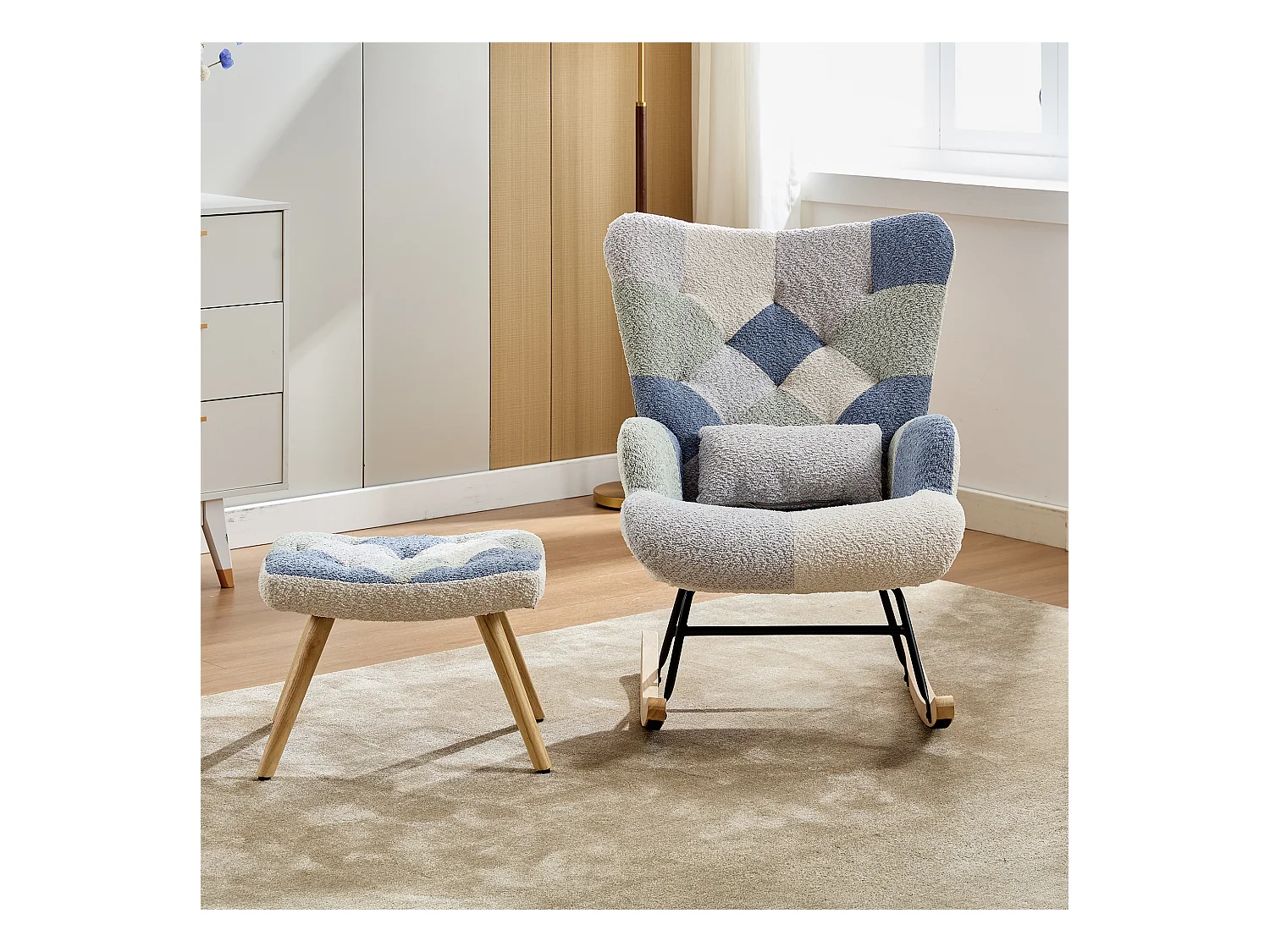 Fauteuil à bascule, rocking chair avec 1 coussin lombaire et tabouret, cadre en métal et pieds en bois, beige+bleu