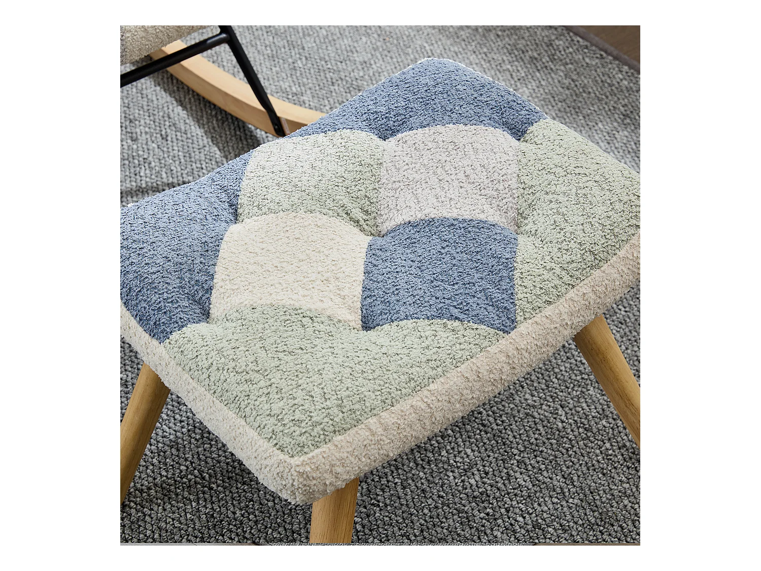 Fauteuil à bascule, rocking chair avec 1 coussin lombaire et tabouret, cadre en métal et pieds en bois, beige+bleu