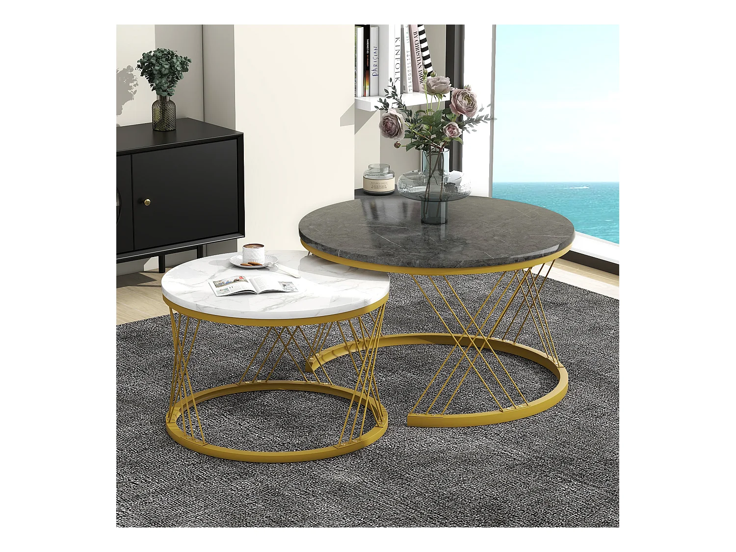 Set van 2 in elkaar passende salontafels, glanzend wit en zwart marmeren fineerblad, goudkleurig metalen frame