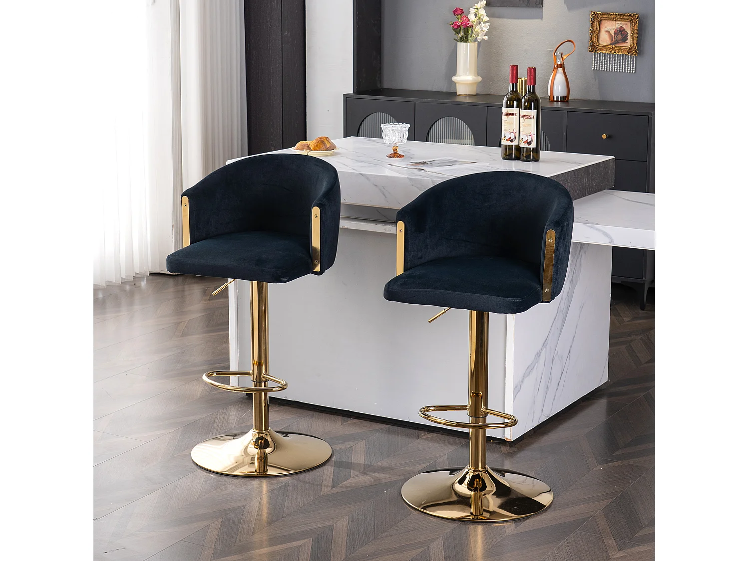 Set di 2 sgabelli da bar girevoli in velluto nero, altezza regolabile, struttura in metallo dorato