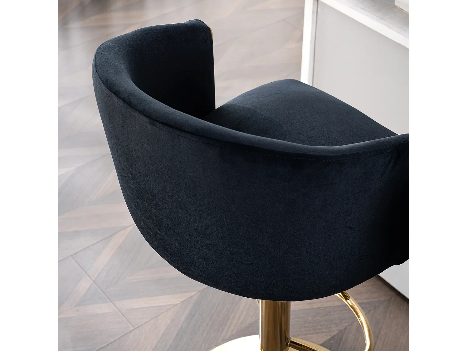 Set di 2 sgabelli da bar girevoli in velluto nero, altezza regolabile, struttura in metallo dorato