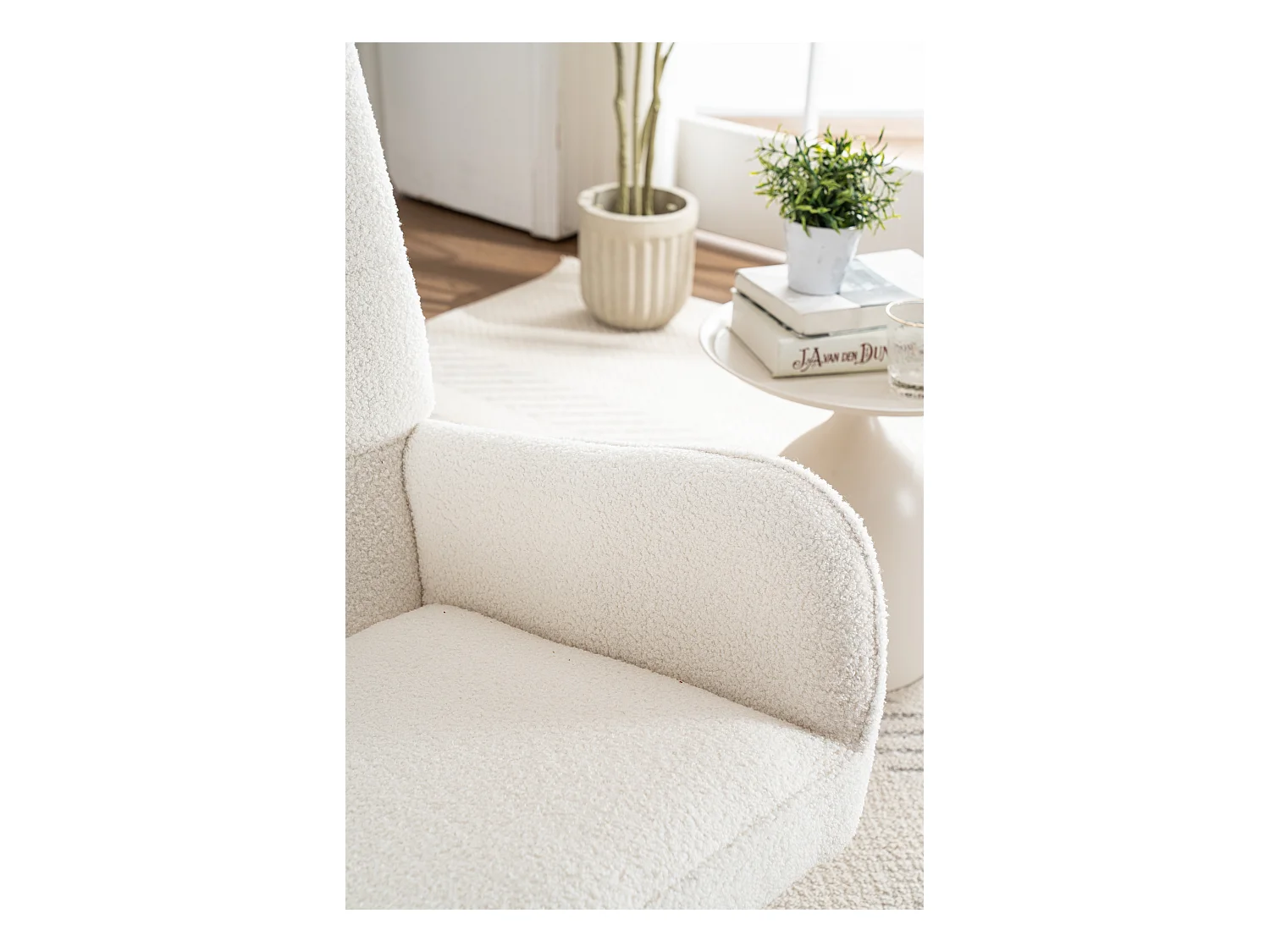 Fauteuil à bascule capitonné, rocking chair avec Appuie-tête et tabouret, cadre en métal et pieds en bois, tissu en Teddy blanc