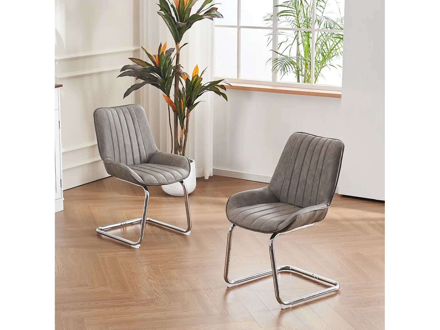 Lot de 2 chaises cantilever en PU gris, cadre en métal argenté