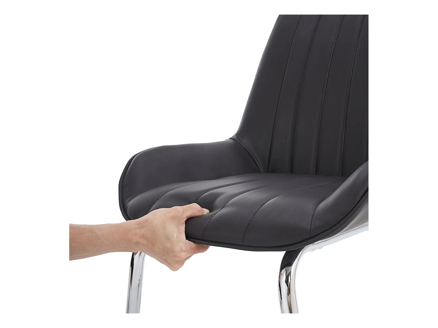 Set van 2 zwarte PU cantilever stoelen, zilverkleurig metalen frame