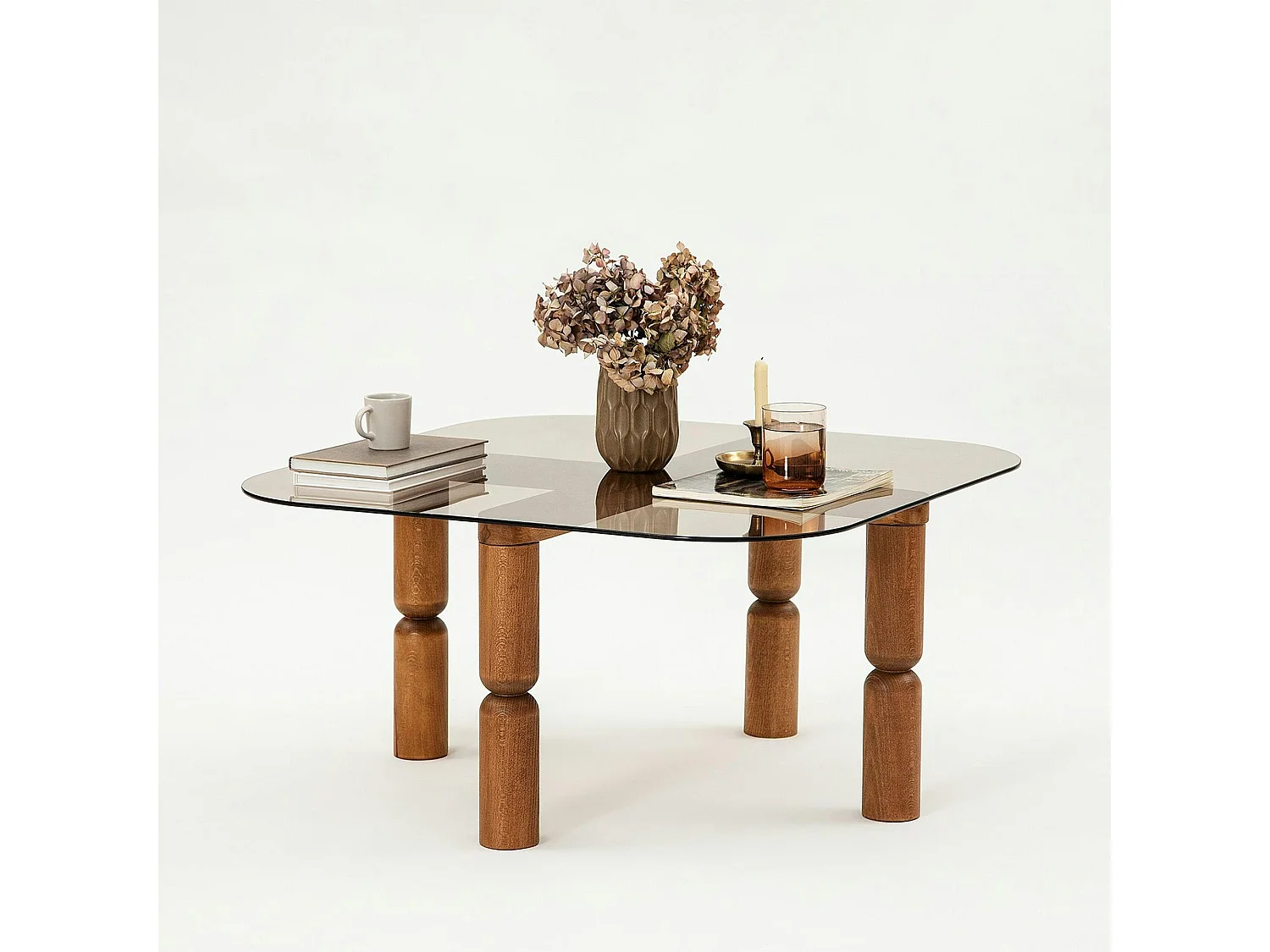 Table basse carrée en verre fumé - pieds bois marron sculpté BOMA