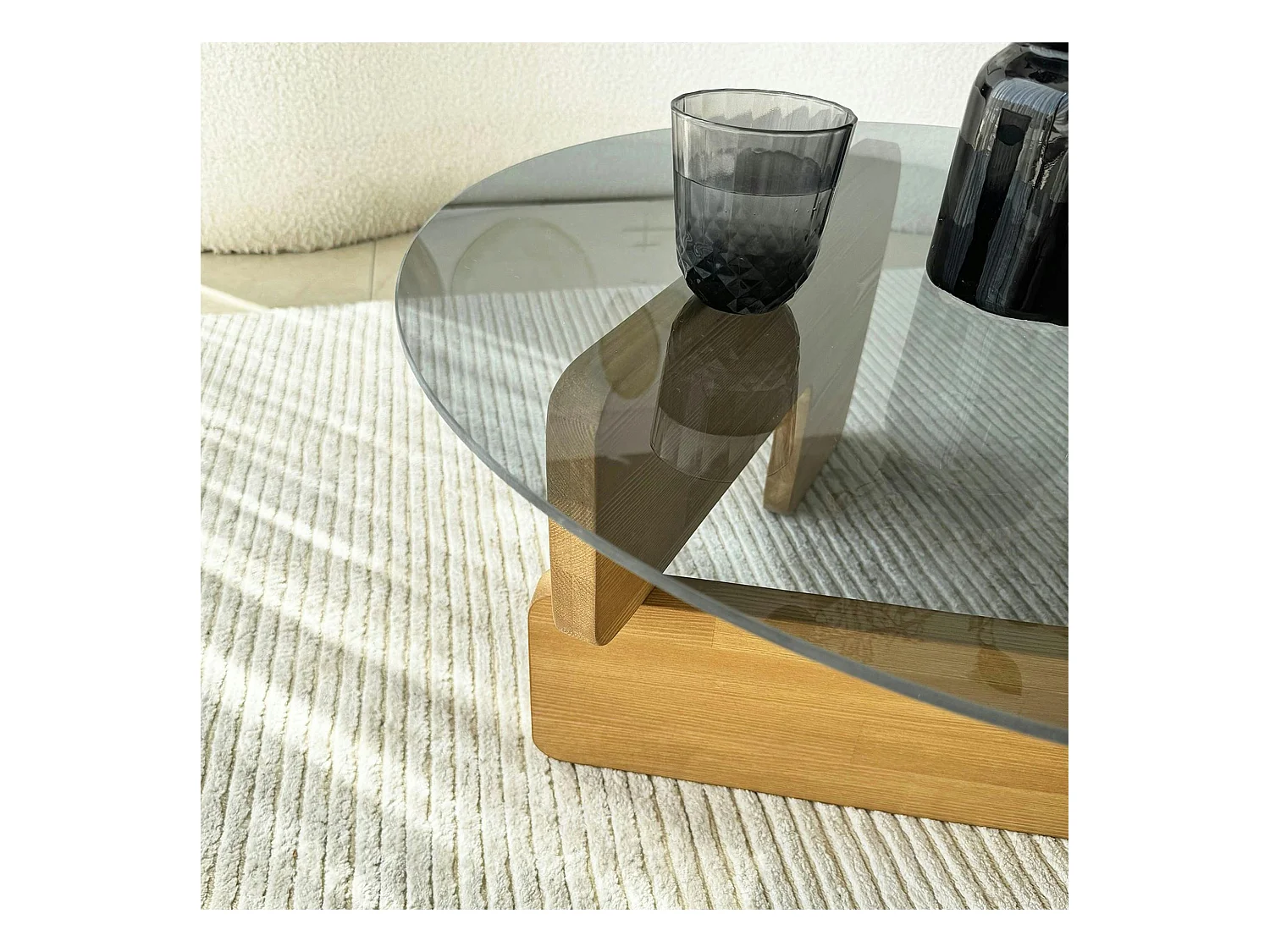 Table basse design en verre fumé – pied bois clair ANZIO