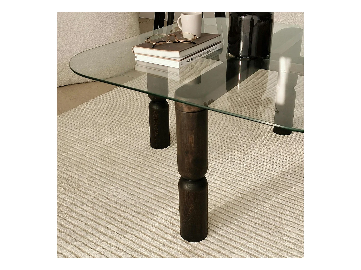 Table basse carrée en verre - pieds bois sculpté BOMA