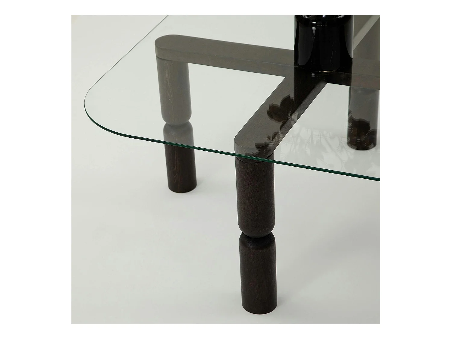 Table basse carrée en verre - pieds bois sculpté BOMA