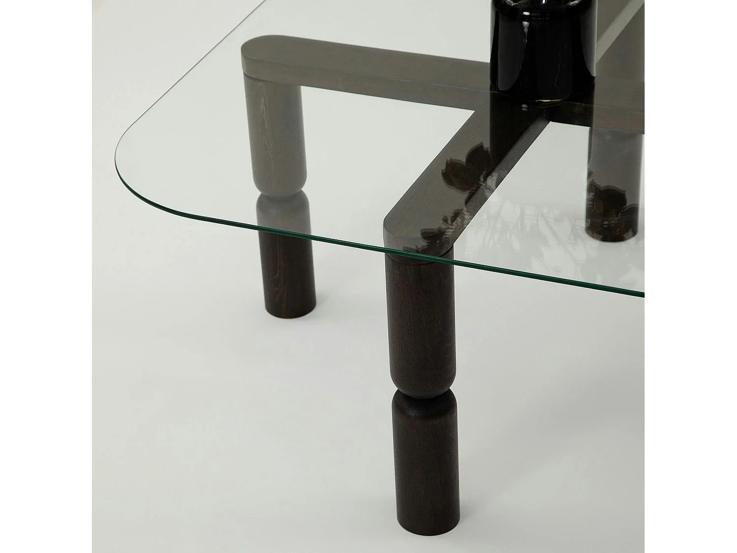 Table basse carrée en verre - pieds bois sculpté BOMA