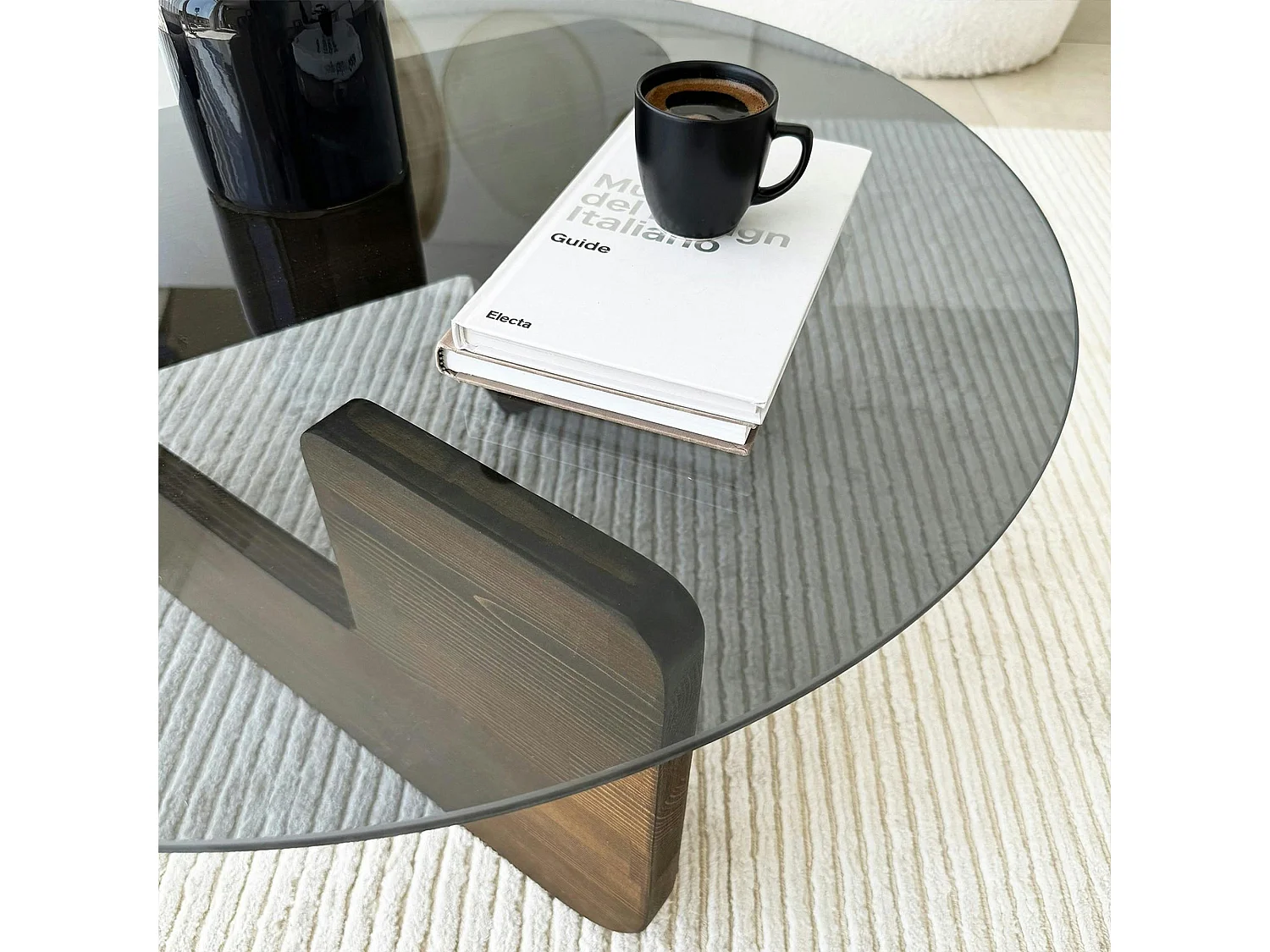 Table basse design en verre fumé - pied bois brun ANZIO