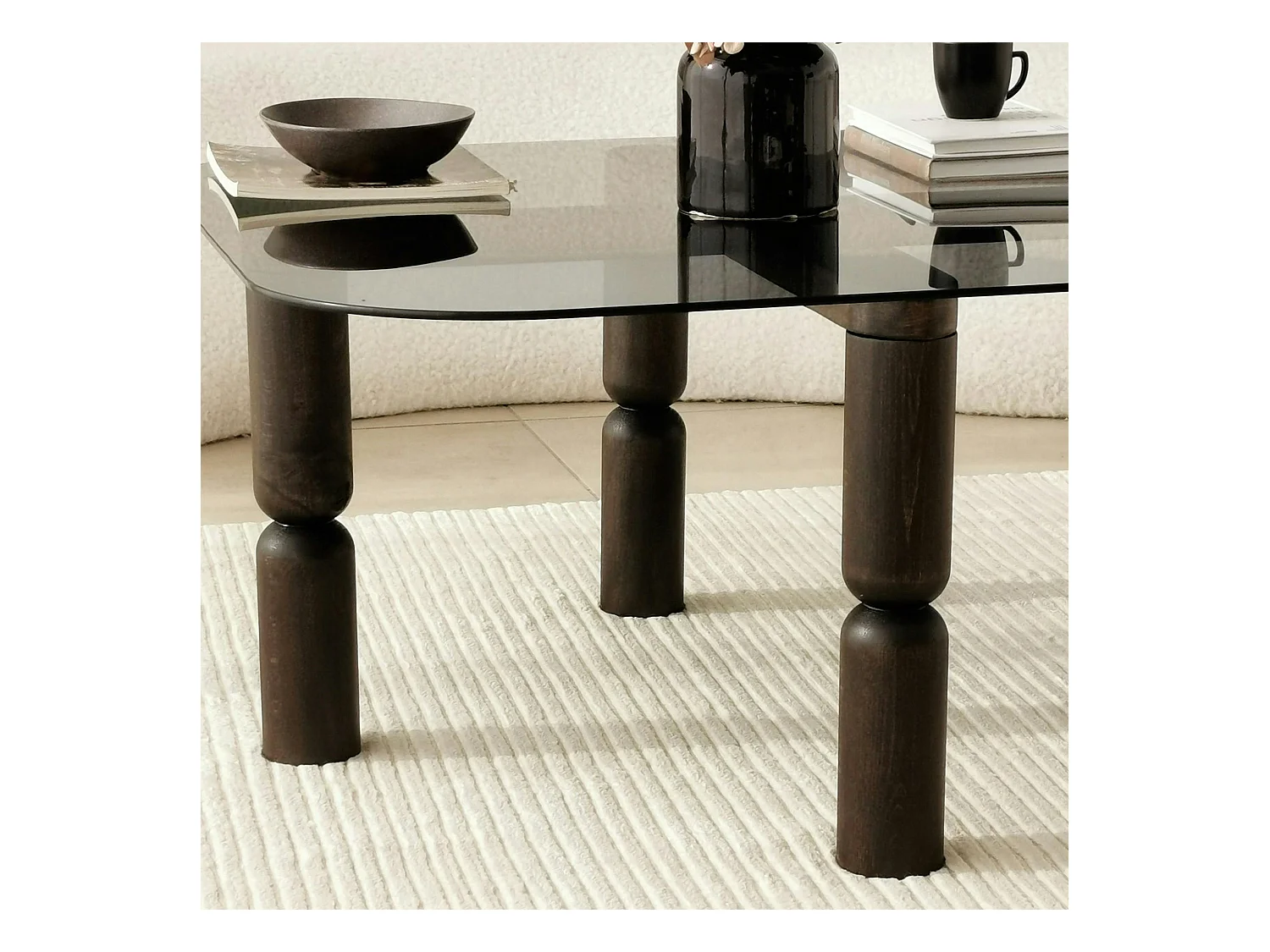 Table basse carrée en verre fumé - pieds bois sculpté BOMA