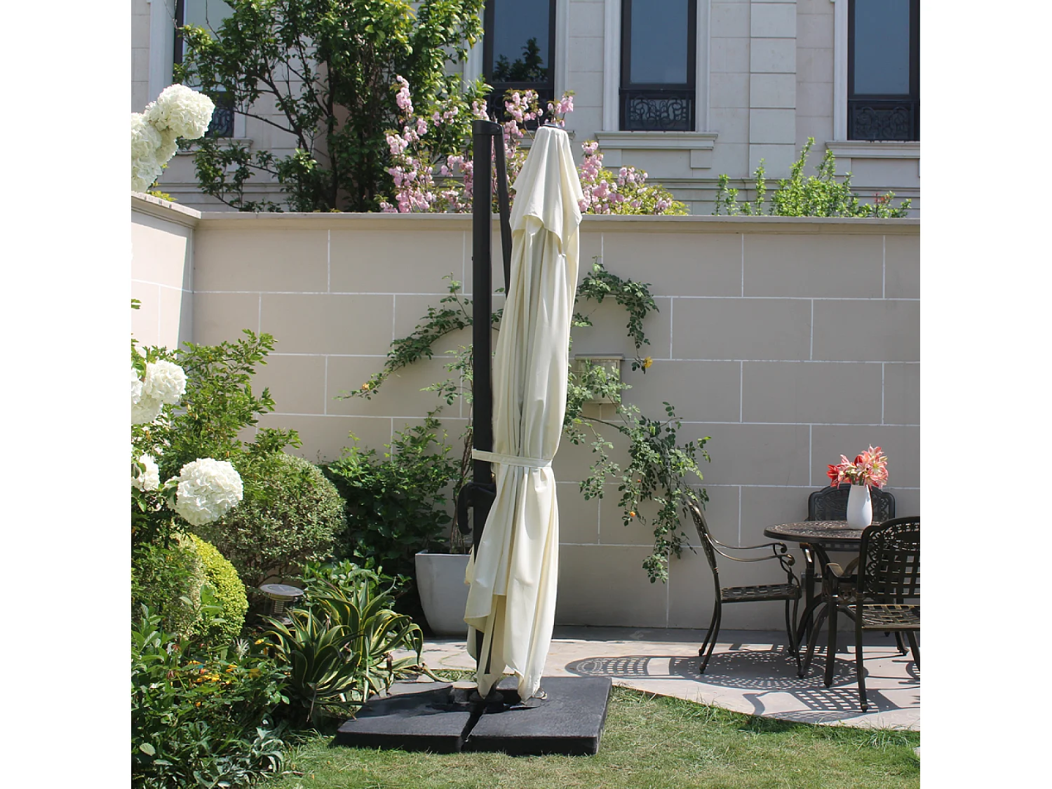 Parasol rectangulaire 3x4m déporté rotatif écru avec housse CESARE