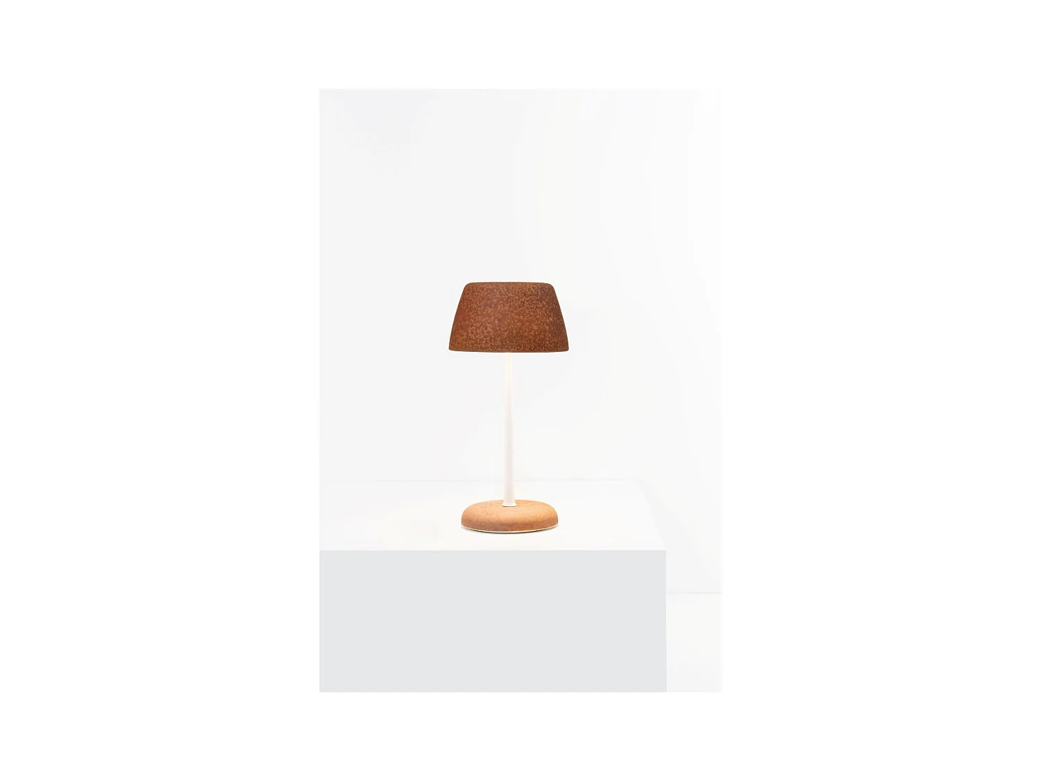 Lampe connectée Trilli Wi-Fi Zafferano - LED rechargeable, tactile, application Wi-Fi, céramique décorée blanche et rouille