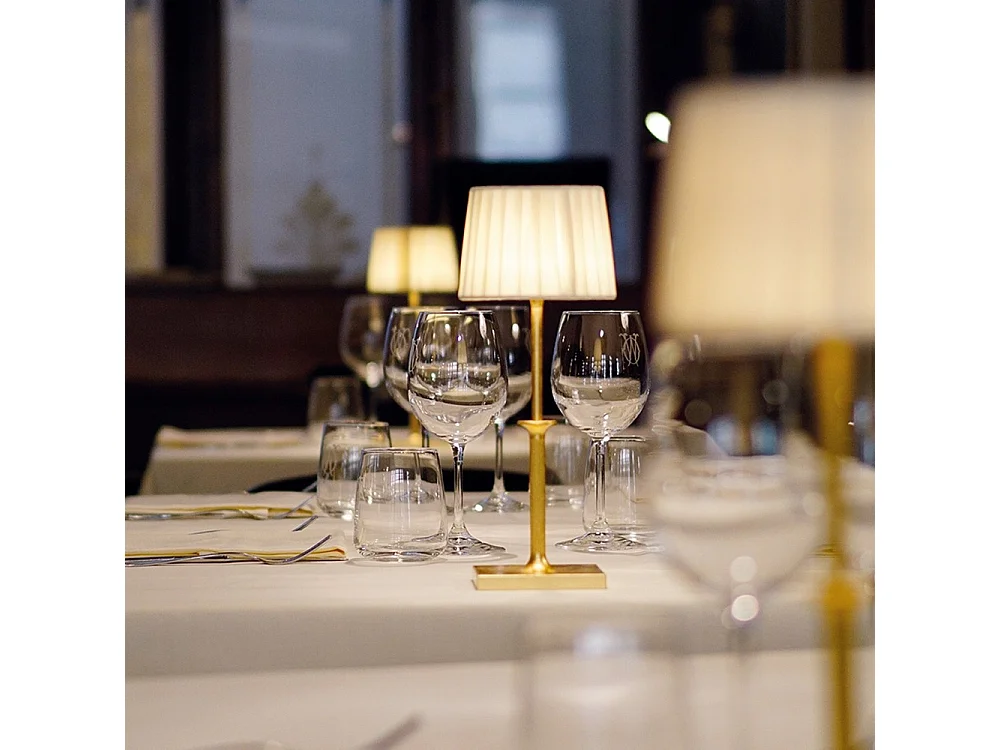 Luminária de mesa recarregável com dimmer LED Poldina Classic Zafferano - Design elegante sem fio dourado