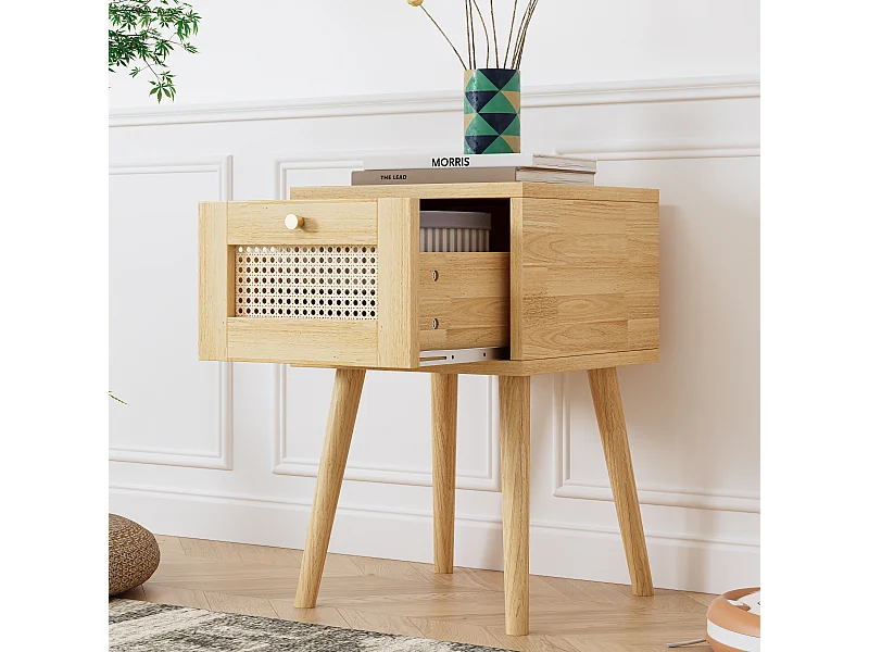 Klassiek nachtkastje met één lade, met rotan blad, met gouden metalen handgreep
