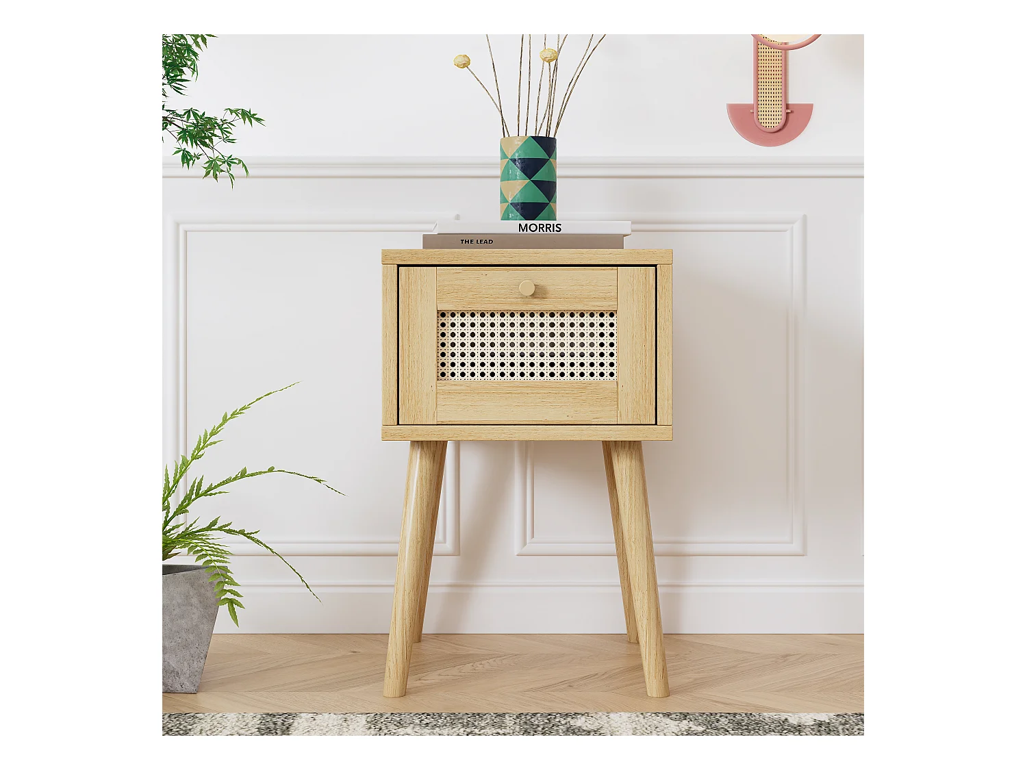 Klassischer Nachttisch mit einer Schublade, Rattanplatte, mit goldenem Metallgriff