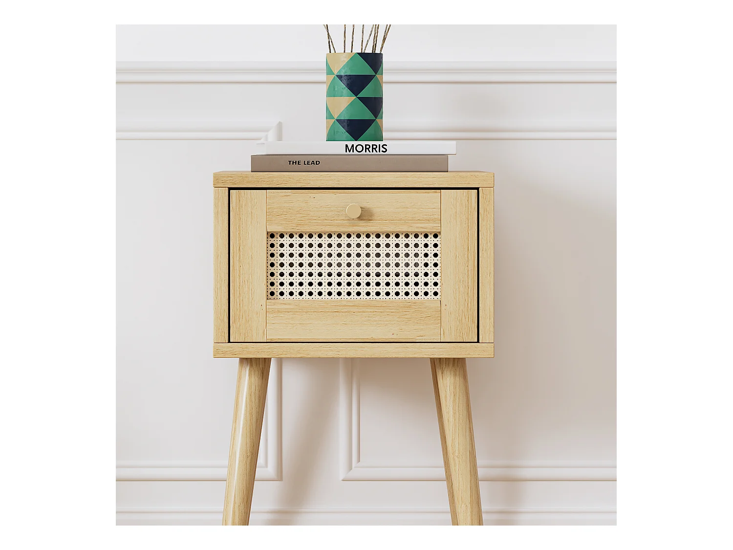 Klassischer Nachttisch mit einer Schublade, Rattanplatte, mit goldenem Metallgriff