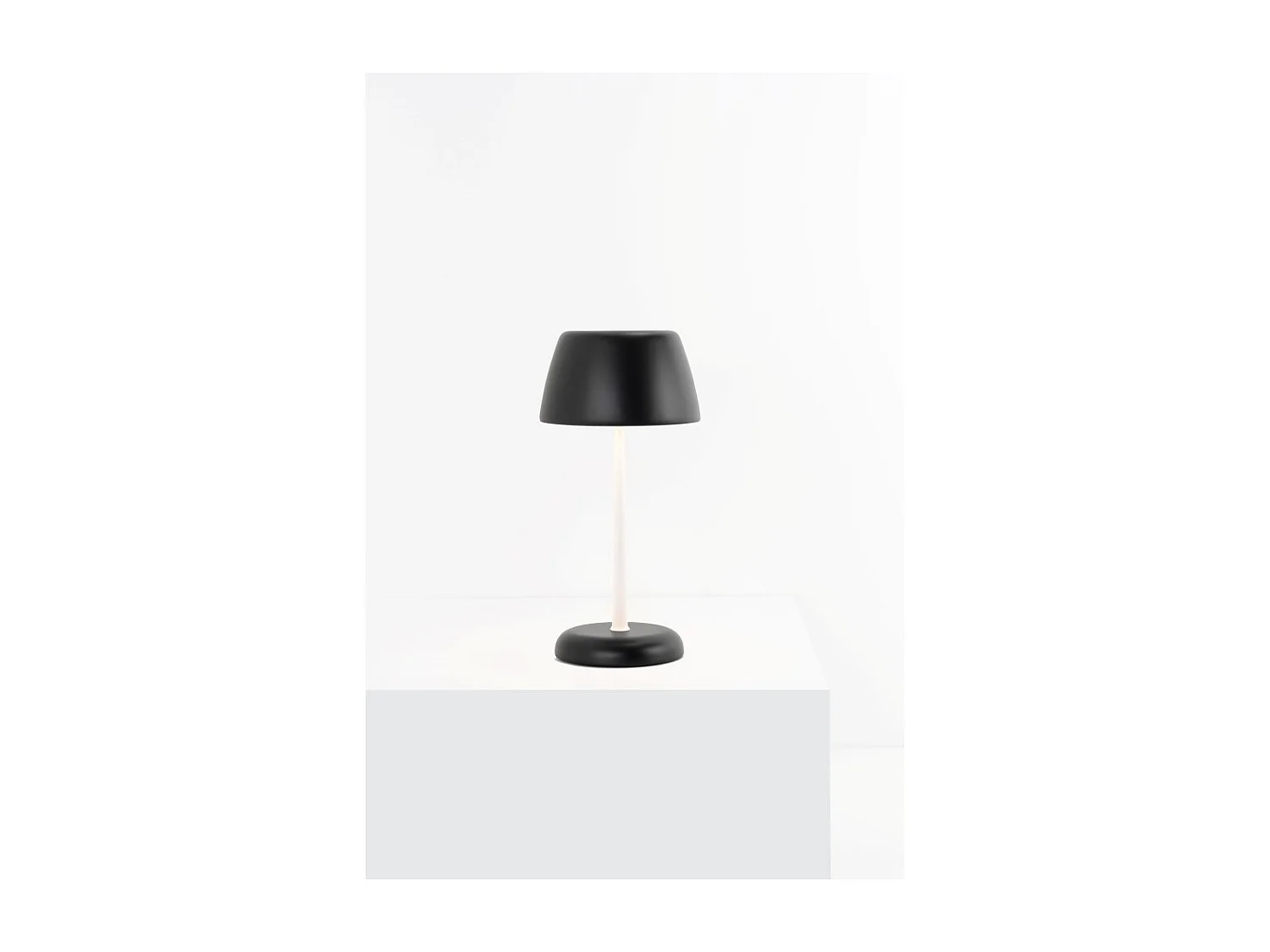 Trilli Wi-Fi Smart Lampe in Safran - wiederaufladbare LED, Touch, Wi-Fi-App, schwarz-weiß dekorierte Keramik