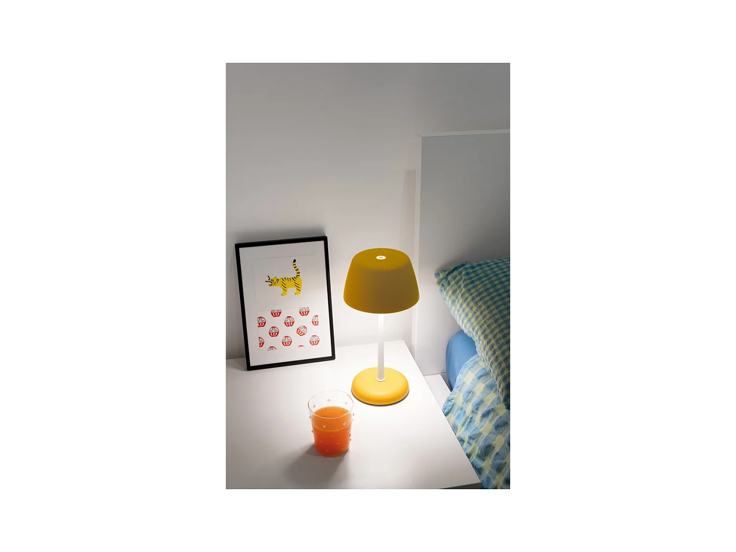 Lâmpada Inteligente Trilli Wi-Fi Zafferano - LED Recarregável, Touch, Aplicativo Wi-Fi, Cerâmica Decorada em Branco e Ocre