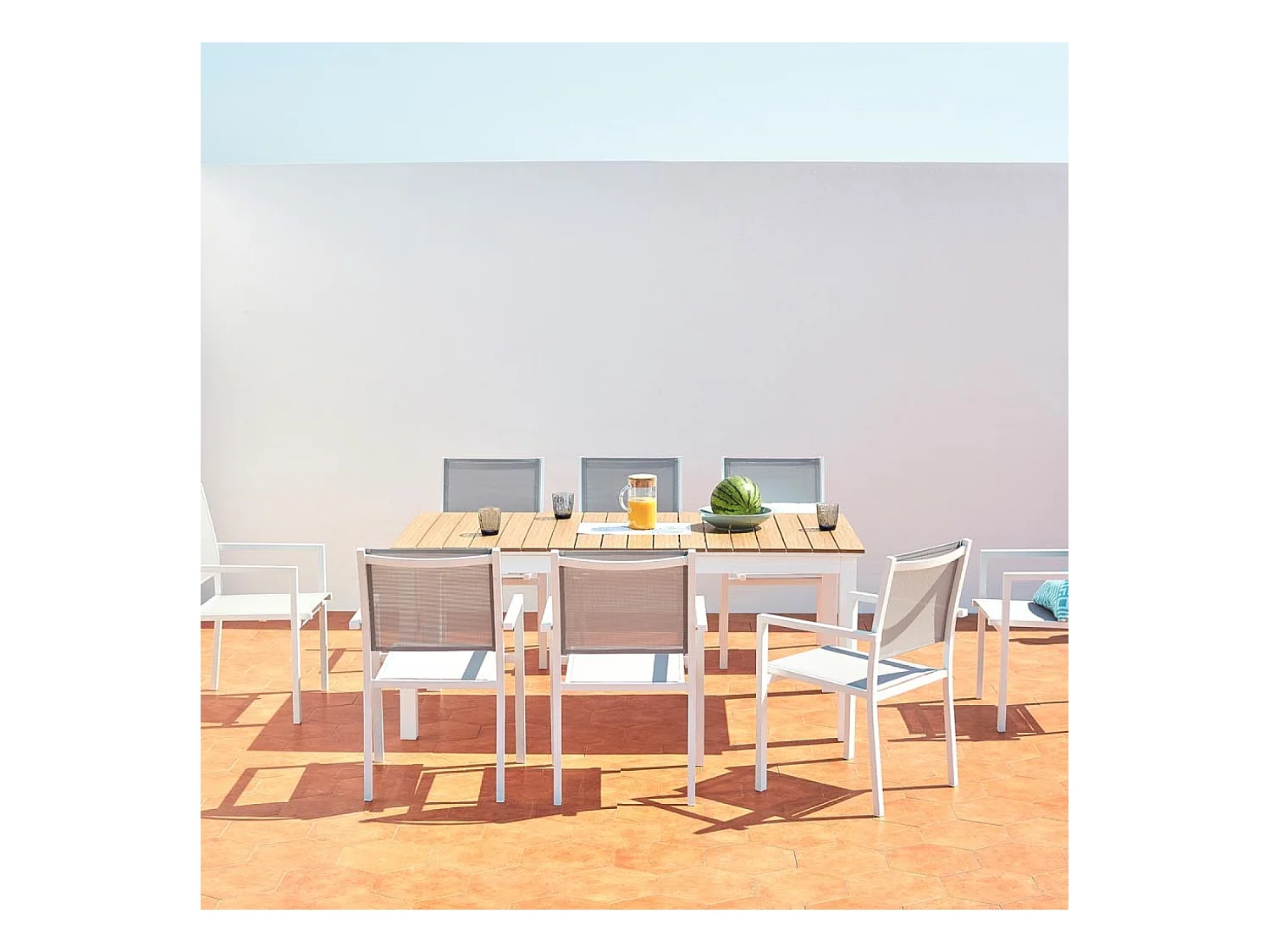 Table extensible de jardin 8 places en aluminium et bois MADEIRA