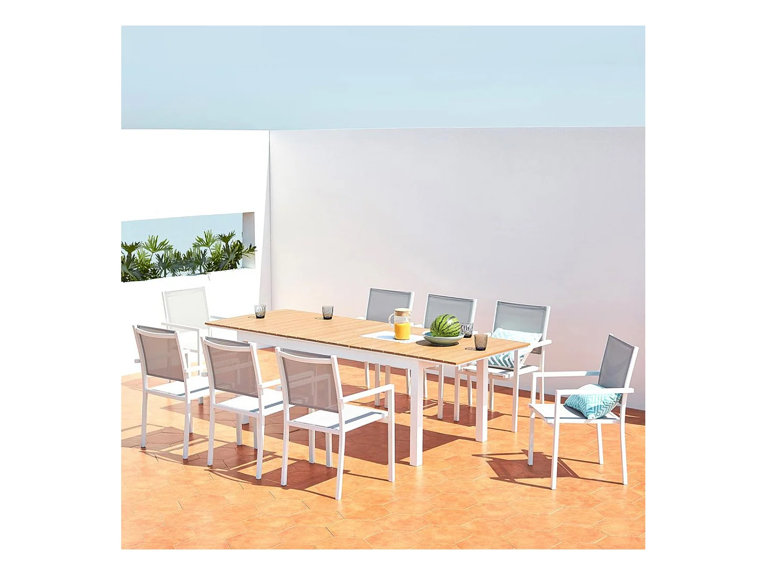 Table extensible de jardin 8 places en aluminium et bois MADEIRA