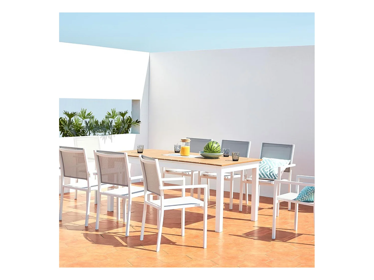 Table extensible de jardin 8 places en aluminium et bois MADEIRA