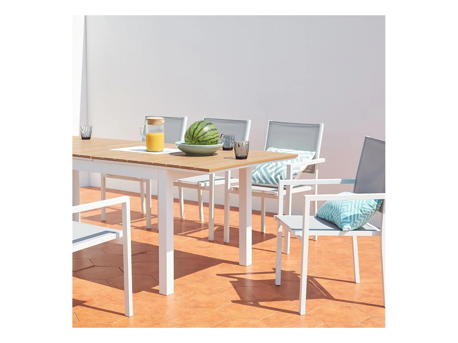 Table extensible de jardin 8 places en aluminium et bois MADEIRA