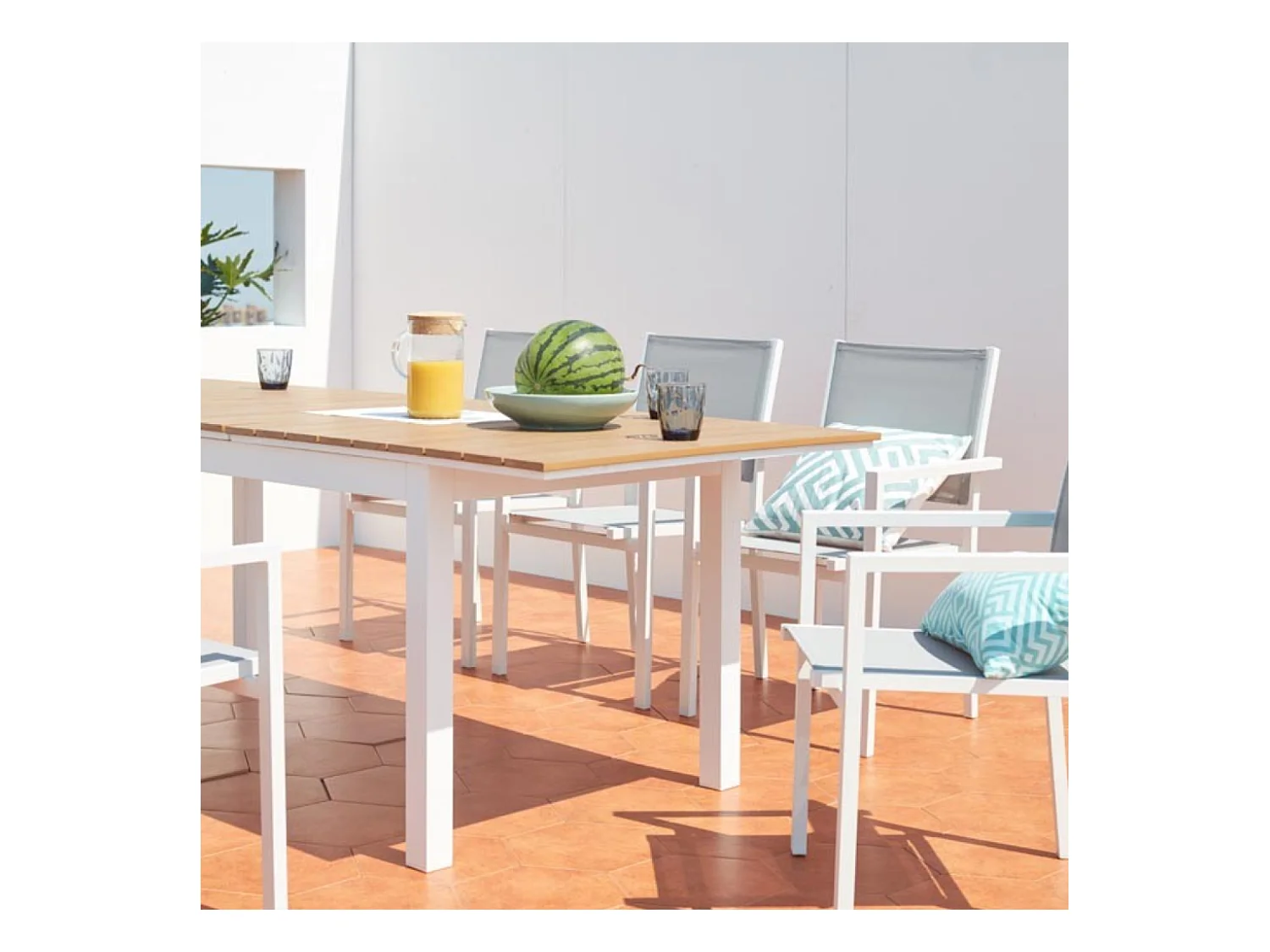 Table extensible de jardin 8 places en aluminium et bois MADEIRA