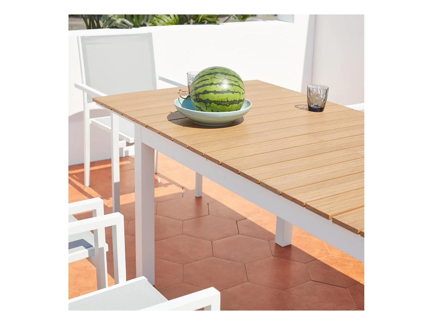 Table extensible de jardin 8 places en aluminium et bois MADEIRA