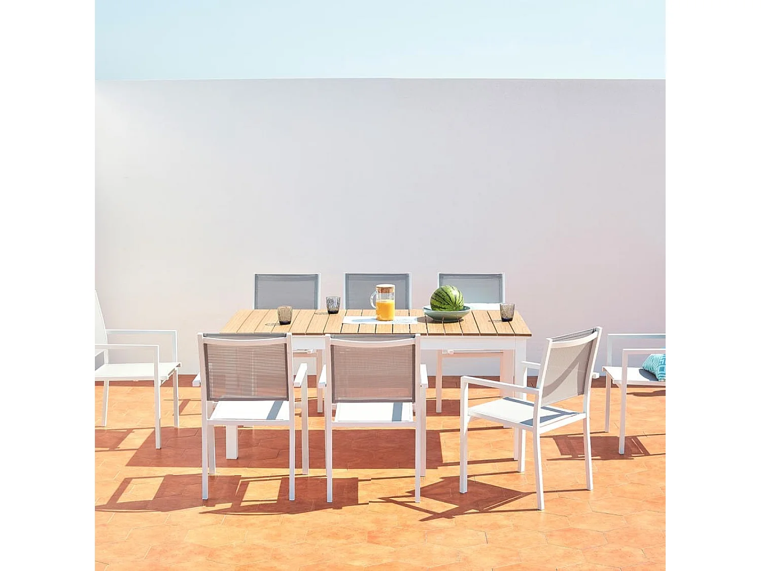 Table extensible de jardin 8 places en aluminium et bois MADEIRA