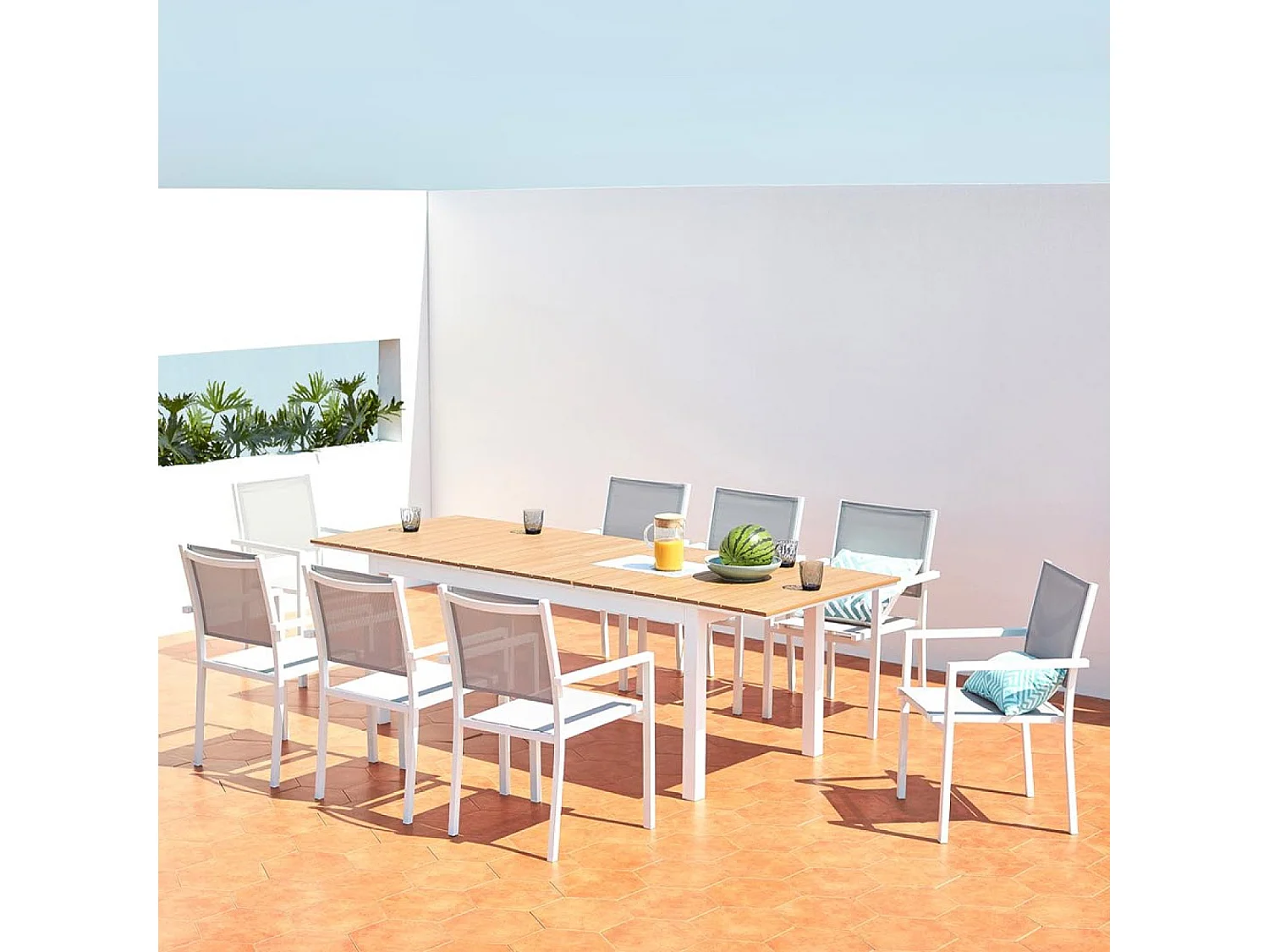 Table extensible de jardin 8 places en aluminium et bois MADEIRA